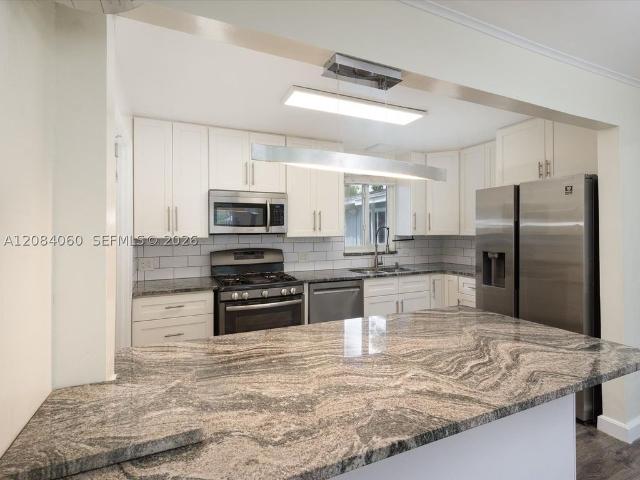 Detached House for rent in Dania, Florida
