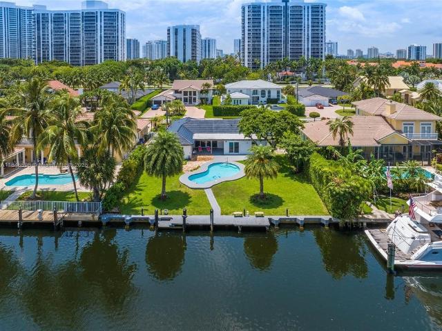 Villa for rent in Hallandale