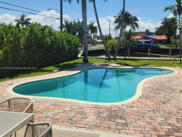 Villa for rent in Hallandale