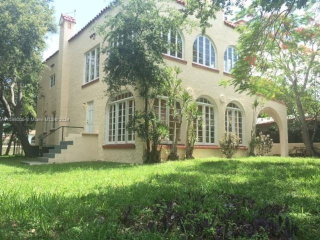Villa for rent in Hallandale