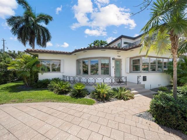 Villa for rent in Surfside