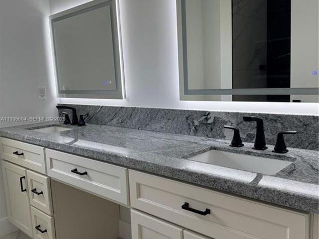 Detached House for sale in Dania, Florida