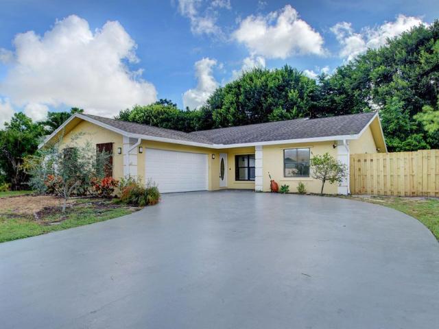 Villa for sale in Lake Worth
