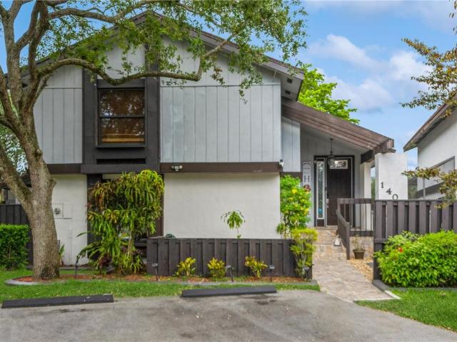 Villa for sale in Pembroke Pines