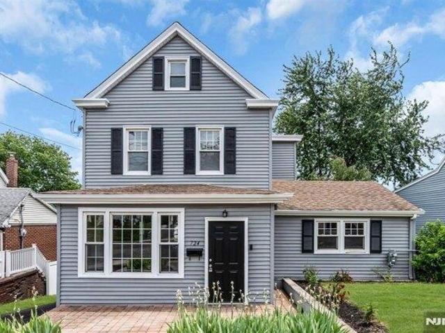 House for sale in Lyndhurst, New Jersey