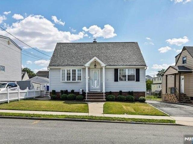 House for sale in Lyndhurst, New Jersey