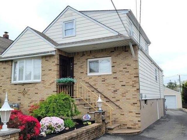 House for sale in Lyndhurst, New Jersey