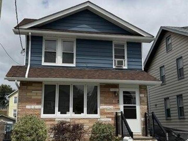 House for sale in Lyndhurst, New Jersey