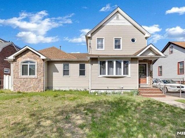 House for sale in Lyndhurst, New Jersey