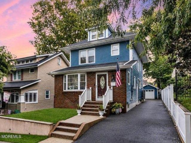 House for sale in Lyndhurst, New Jersey