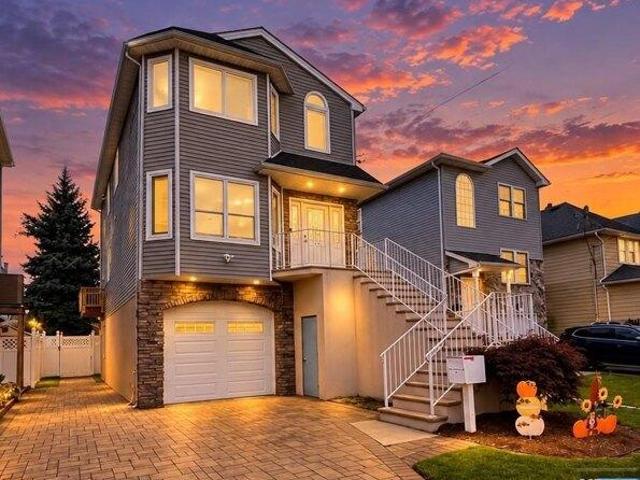 House for sale in Lyndhurst, Bergen County