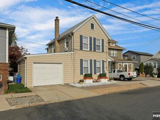 House for sale in Lyndhurst, New Jersey