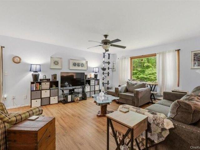 House for sale in Baldwin Place, New York