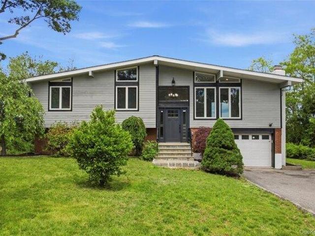 House for sale in Baldwin Place, New York