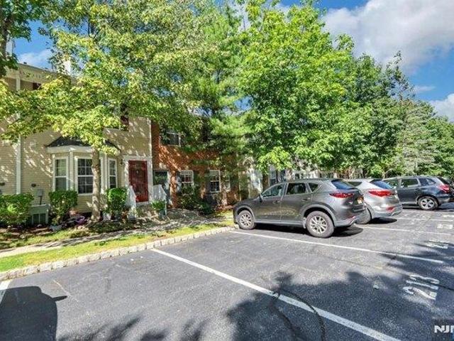 House for sale in Franklin Heights, Mahwah