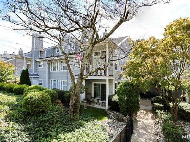 Condo for sale in Paddington Square, Mahwah
