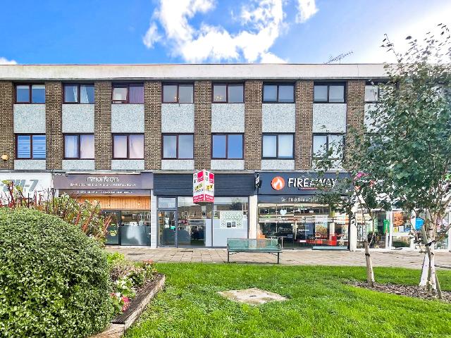 House for rent in Heol-las, Surrey