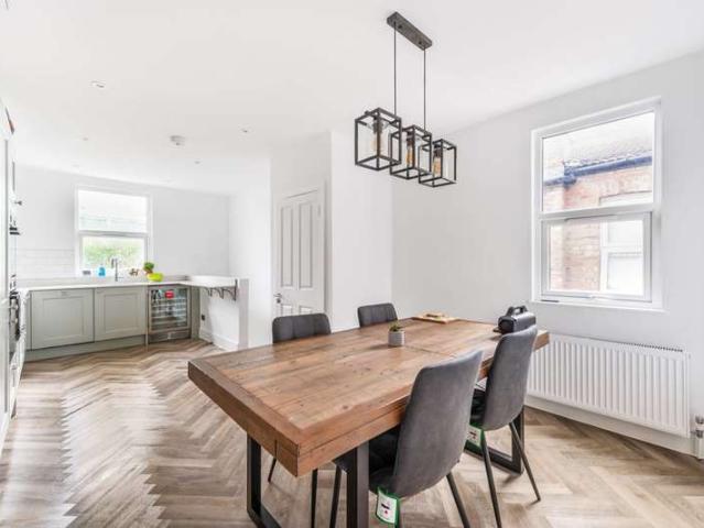 Duplex for sale in Dollis Hill, Dollis Hill