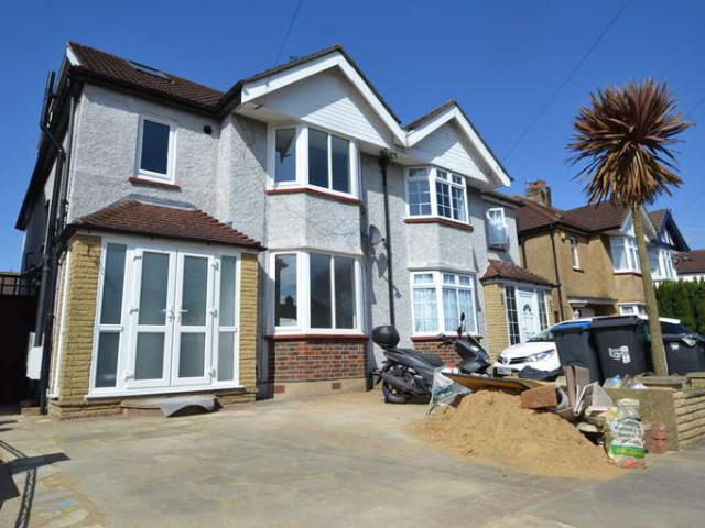 Maisonette for rent in Tolworth, Greater London