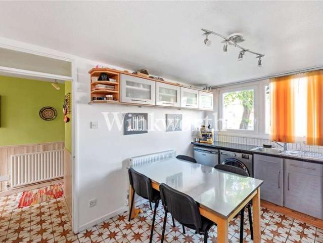 Maisonette for sale in London Borough of Haringey, Greater London