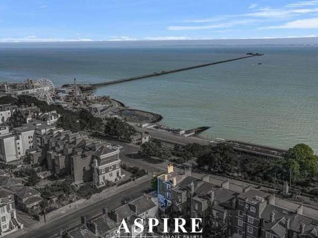Maisonette for sale in Alton Barnes, Essex