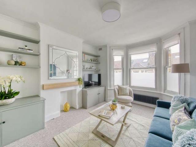 Maisonette for sale in Clapham Junction, Greater London