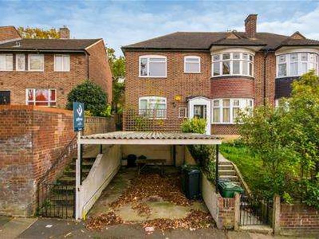Maisonette for sale in West Norwood, Greater London