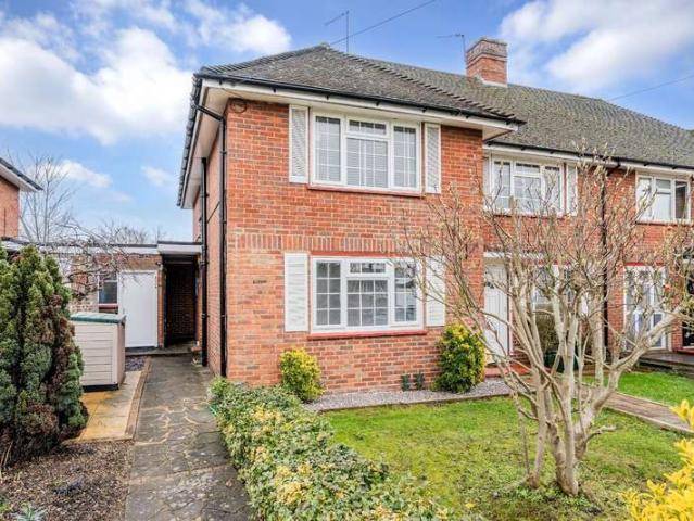 Maisonette for sale in Stoneleigh, Ewell