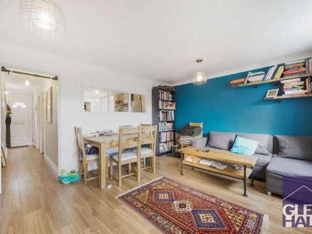 Maisonette for sale in Brunswick Park, Greater London