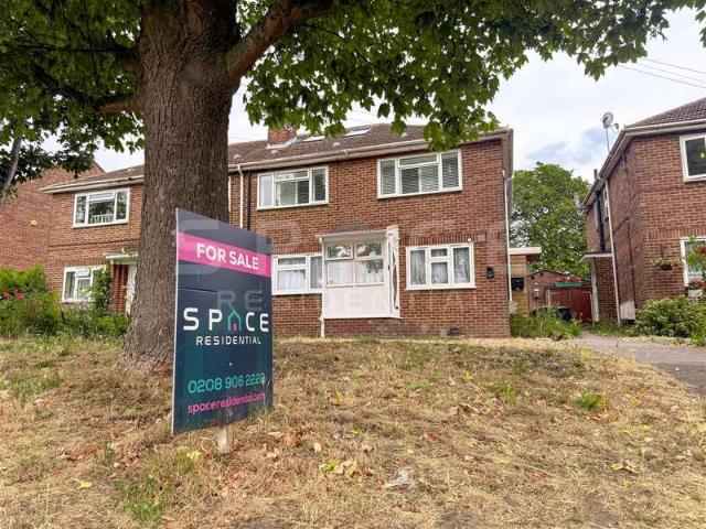 Maisonette for sale in Mill Hill, Greater London