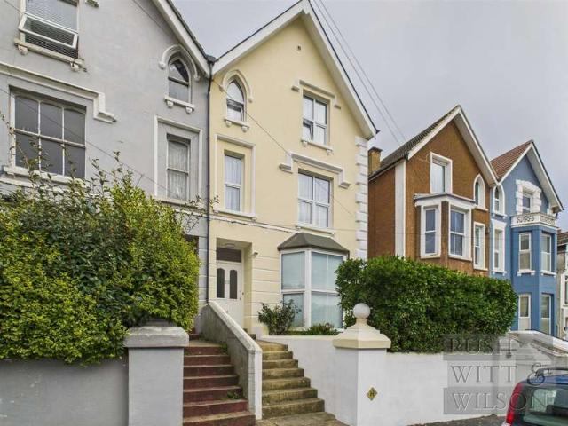 Maisonette for sale in Bohemia, Guestling Green