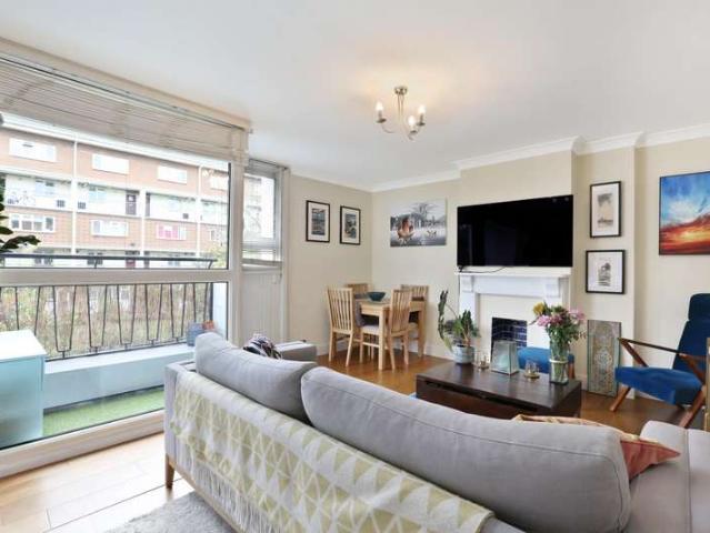 Maisonette for sale in Walworth, Greater London