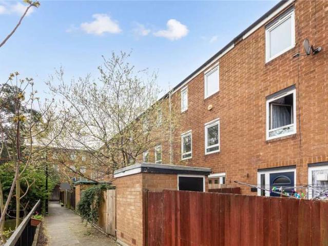 Maisonette for sale in Homerton, Greater London