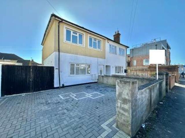 Maisonette for sale in London Borough of Hillingdon, Greater London