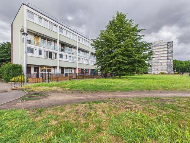 Maisonette for sale in Poplar Grove, Greater London