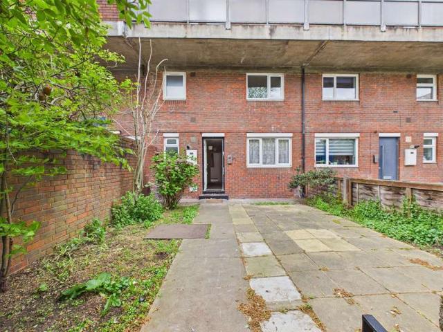 Maisonette for sale in Old Ford, Bow