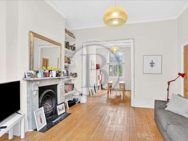 Maisonette for sale in London Borough of Islington, Greater London