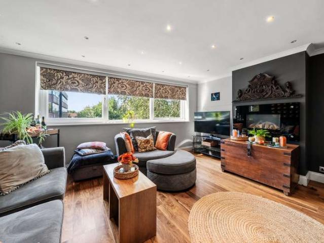 Maisonette for sale in Addlestone, Runnymede