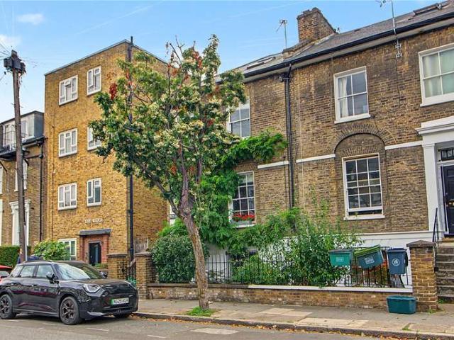 Maisonette for sale in London Borough of Islington, Greater London