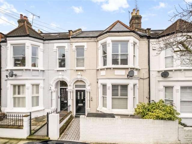 Maisonette for sale in Balham, Greater London