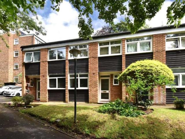 Maisonette for sale in Elmstead, Greater London