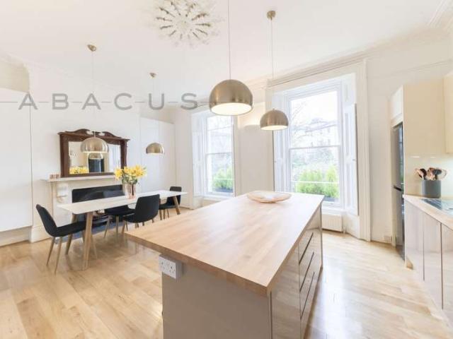 Maisonette for sale in Kilburn, Greater London