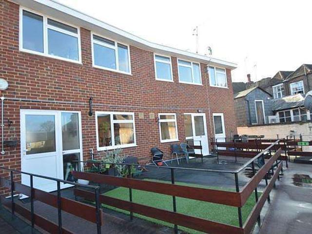 Maisonette for rent in Holloway Hill, Fole