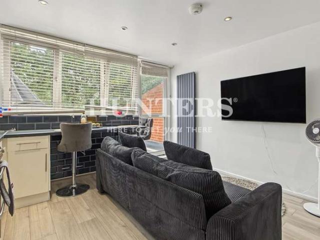 Maisonette for sale in Kilburn, Greater London