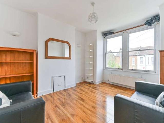 Duplex for rent in Tooting, Furzedown