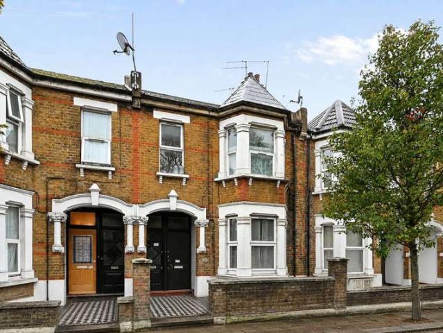 Maisonette for sale in Harlesden, Greater London