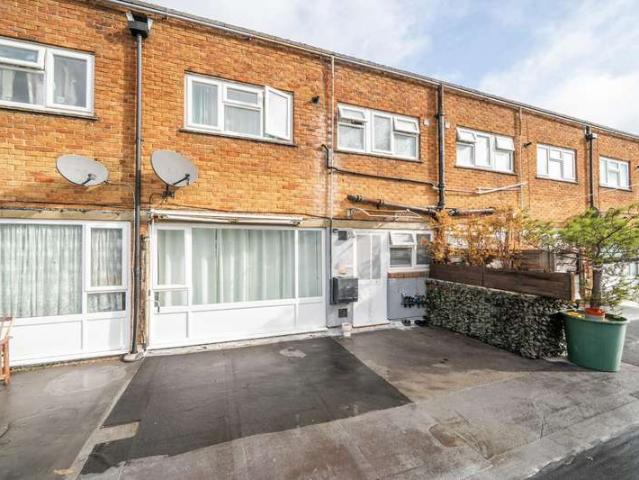 Maisonette for sale in Spring Vale, Hampshire
