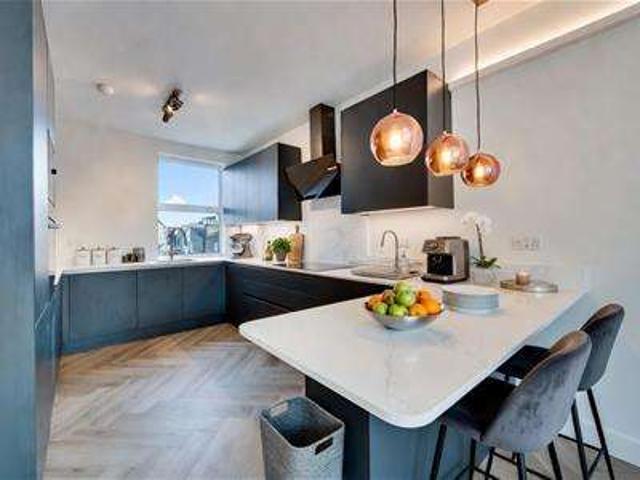 Maisonette for sale in Harlesden, Greater London