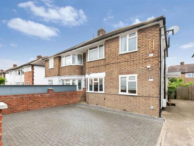 Maisonette for sale in London Borough of Merton, Collier's Wood