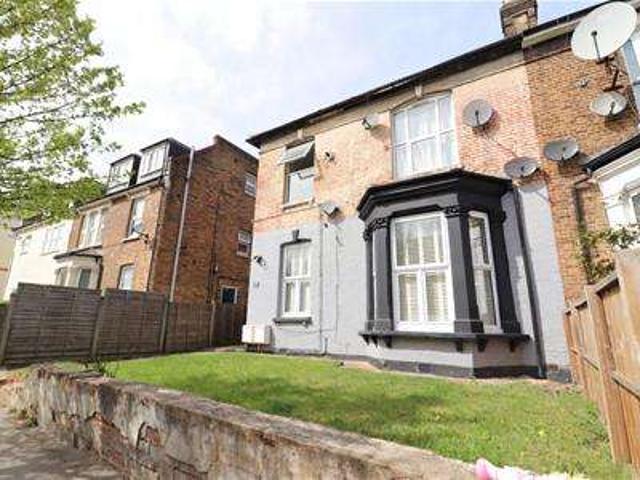 Maisonette for sale in Harlesden, Greater London